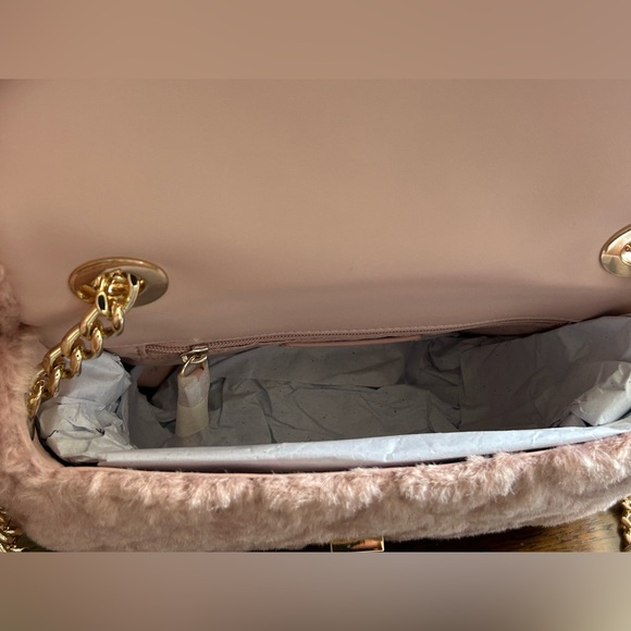 NWOT - KATE SPADE Carry Faux Fur
Small Flap Crossbody - Shoulder Bag - Picture 6 of 15